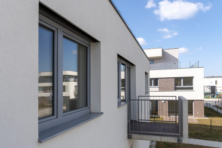 Výměna těsnění oken: Kdy je čas na výměnu a jak vybrat správný typ