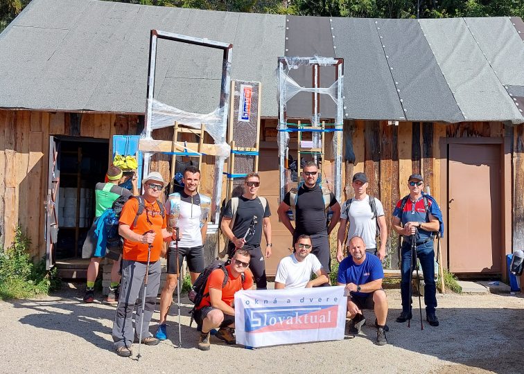 Dveře SLOVAKTUAL na Téryho chatu 2015 m n.m.